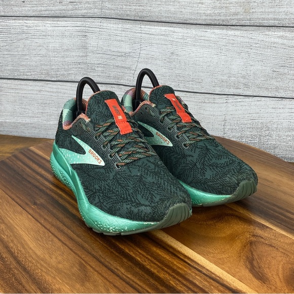 Brooks Ghost 16 Run Merry Christmas Green Running Shoe 1204071B389 Women’s 6.5 - Picture 3 of 13